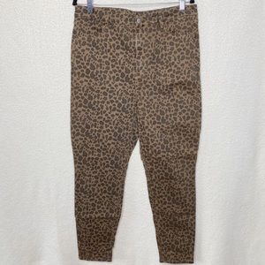 {American Eagle} leopard print curvy super high rise jeggings